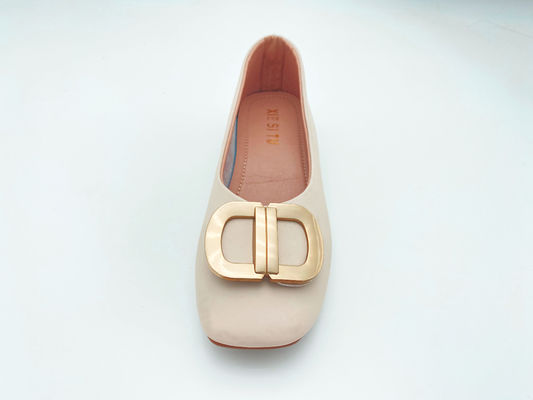 Đàn bà áo khoác thoải mái màu trắng với gót thấp, cao gót thấp, bằng da chân chính